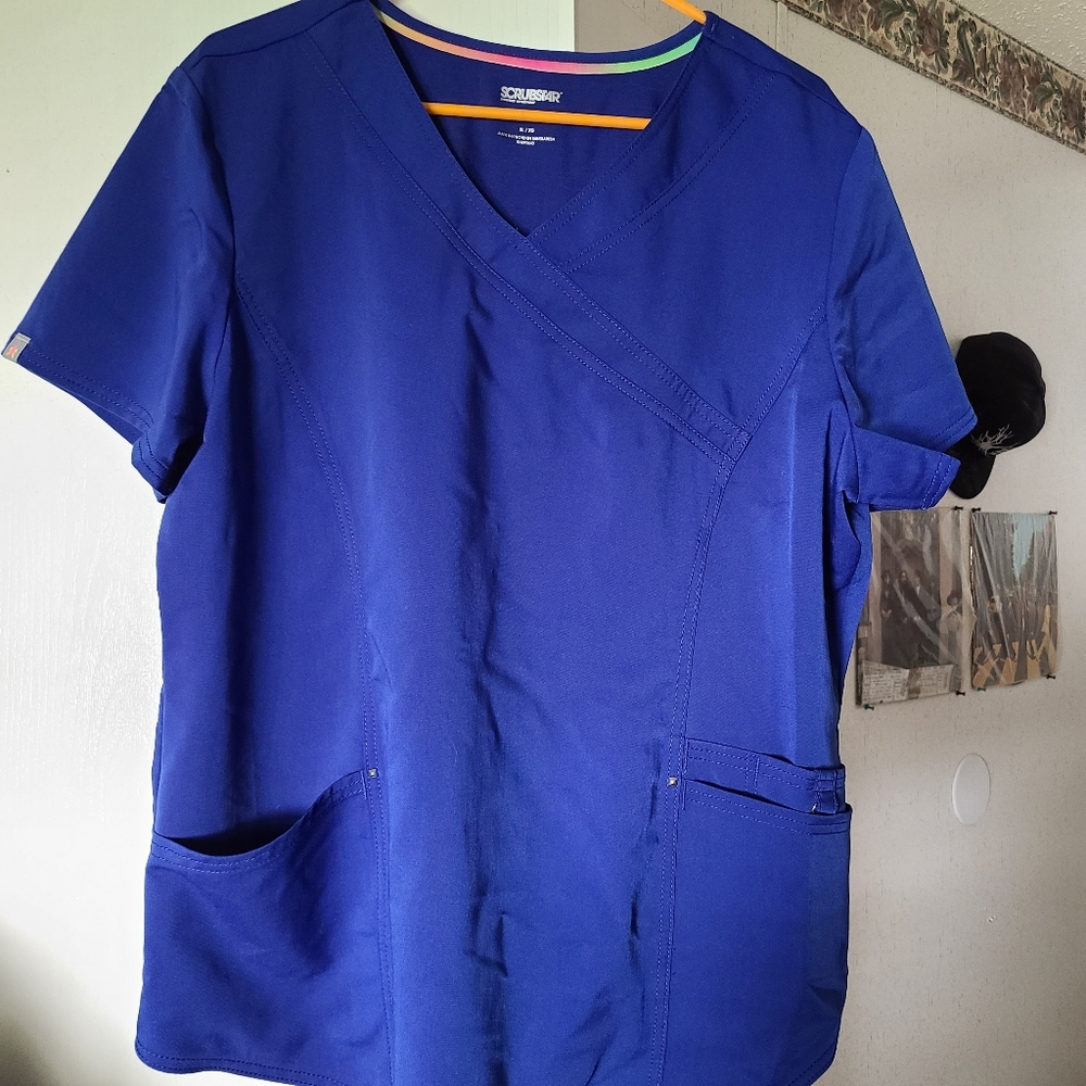 NWOT Scrub top